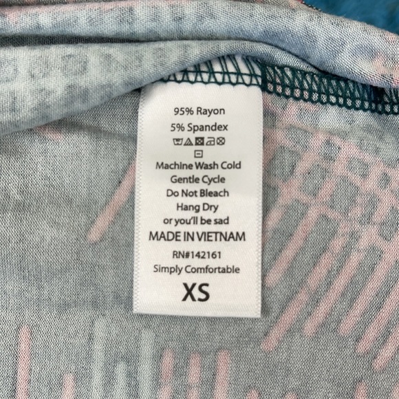 💕Beautiful & Fun New with Tag Lularoe Irma Tunic Top💕 - Picture 7 of 11